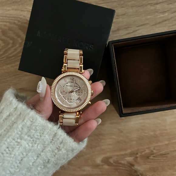 Michael Kors MK Rose Gold Watch - Picture 3 of 10